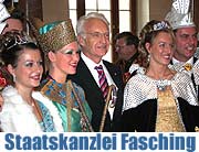 "Unsinniger Donnerstag" in der Staatskanzlei Ministerpräsident Stoiber und Landwirtschaftsminister Miller empfingen Vertreter der Bayerischen Faschingsgesellschaften  (Foto: Martin Schmitz)